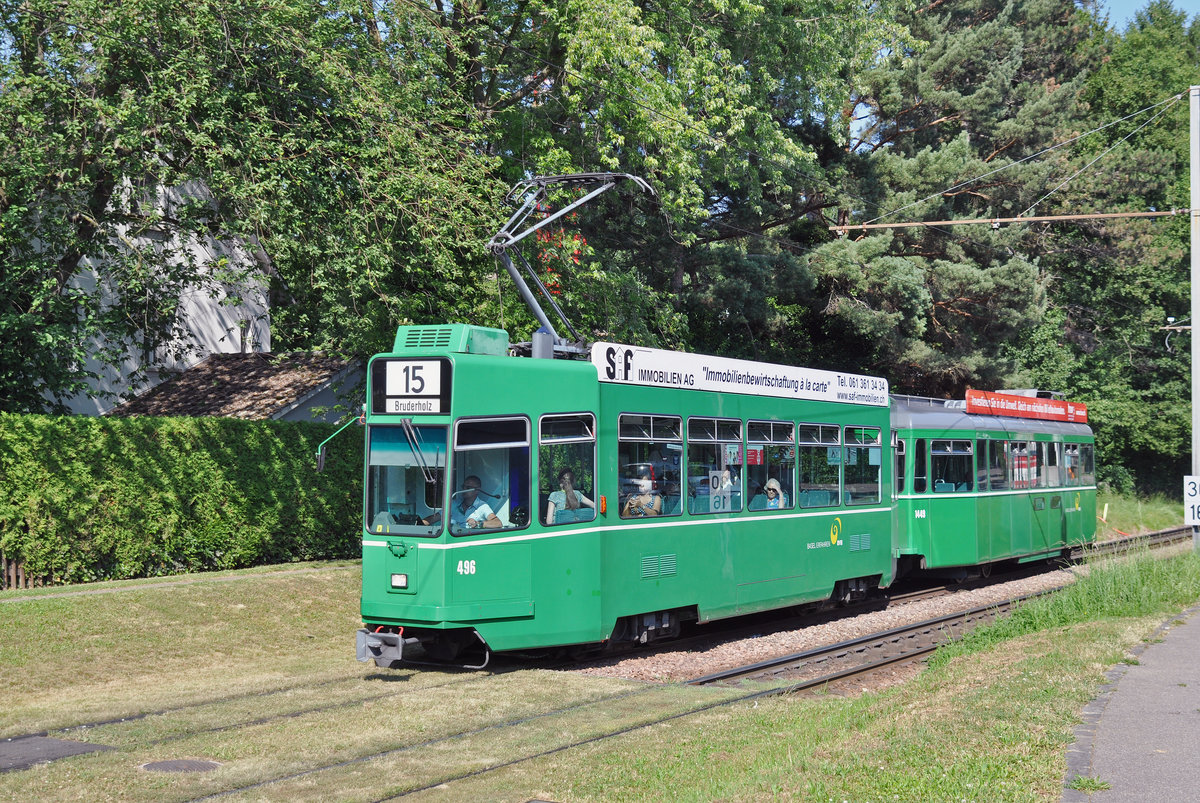 Be 4/4 496 zusammen mit dem B4S 1449, auf der Linie 15, fahren Richtung Haltestelle Lerchenstrasse. Die Aufnahme stammt vom 19.06.2017.