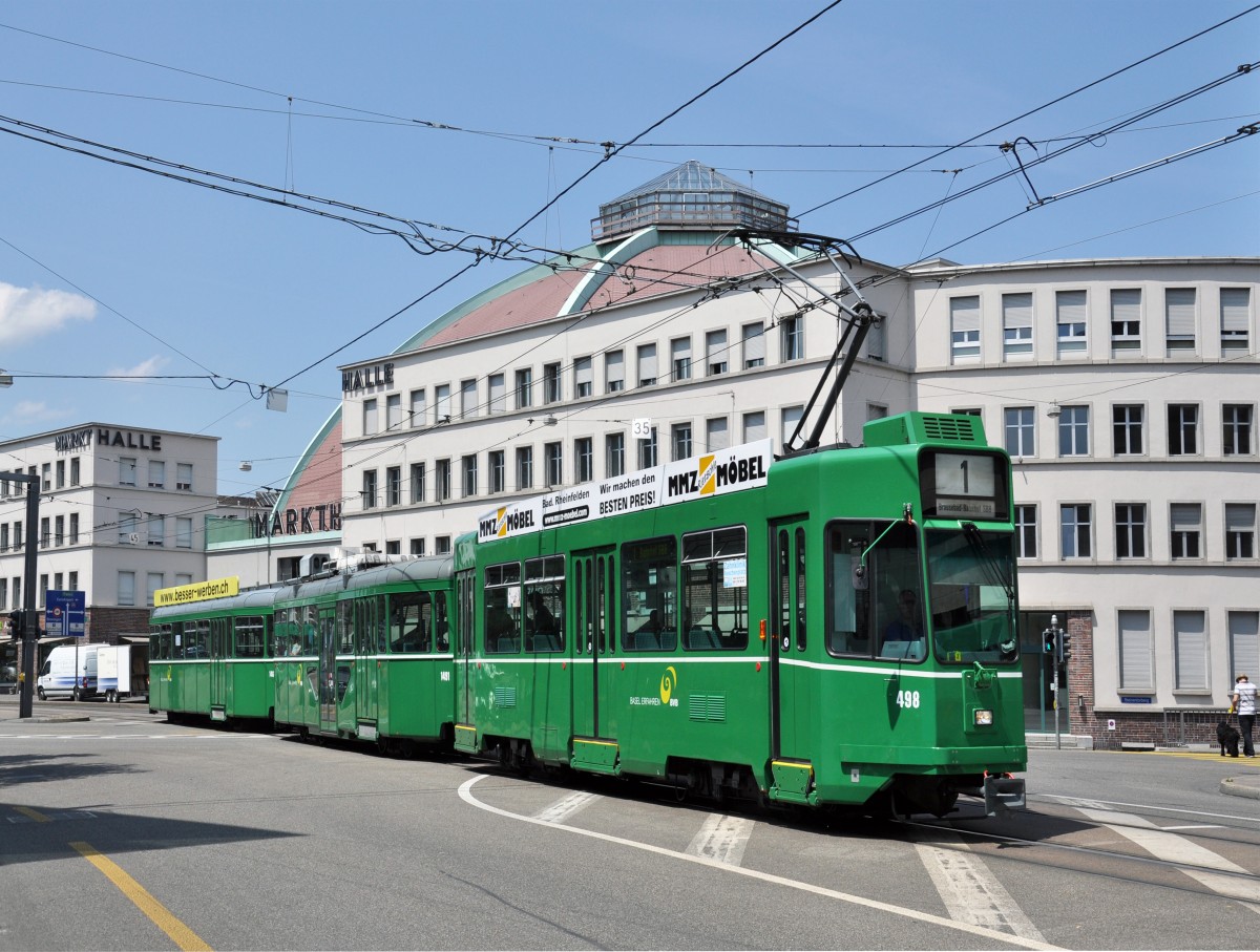Be 4/4 498 zusammen mit dem B 1491 S und dem B 1461 auf der Linie 1 kurz vor der Haltestelle Bahnhof SBB. Die Aufnahme stammt vom 27.06.2014.