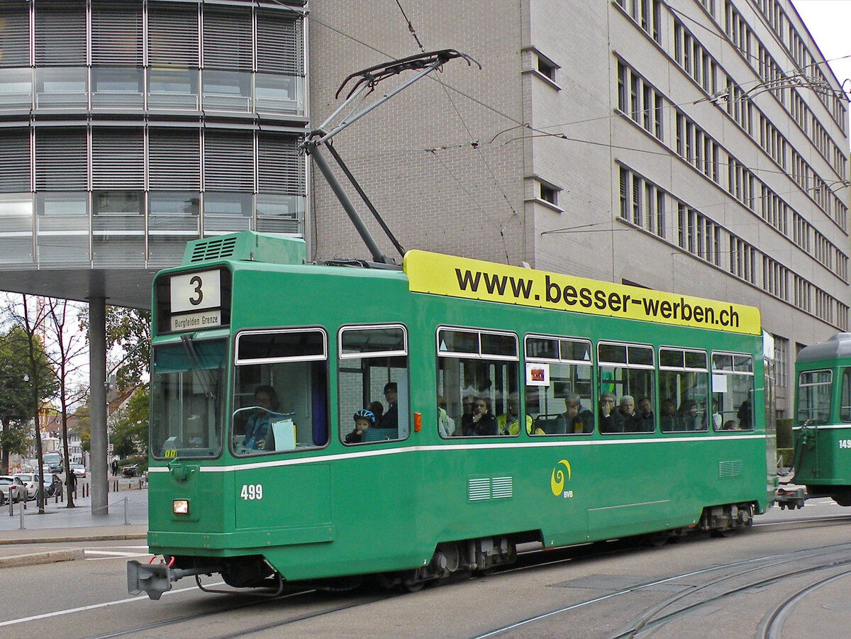 Be 4/4 499, auf der Linie 3, fährt am 16.10.2012 zur Haltestelle am Aeschenplatz. Aufnahme Basel.