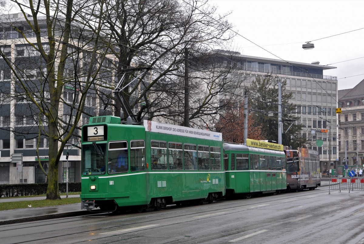 Be 4/4 501 zusammen mit dem B 1470 S und dem Be 4/4 483 auf der Linie 3, während den Umleitungen wegen der Basler Fasnacht, an der Haltestelle Aeschenplatz Richtung Bahnhof SBB. Die Aufnahme stammt vom 23.02.2015.