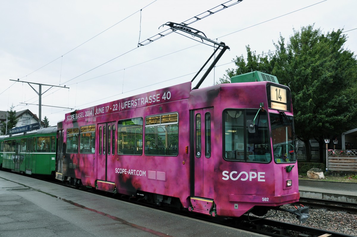 Be 4/4 502 mit der Scope Art Werbung auf der Linie 14 an der Endstation in Pratteln. Die Aufnahme stammt vom 05.07.2014.