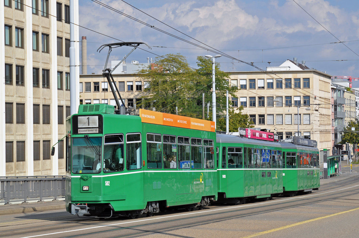 Be 4/4 502 zusammen mit den beiden B4S 1493 und 1505, auf der Linie 1, überqueren die Dreirosenbrücke. Die Aufnahme stammt vom 19.09.2016.