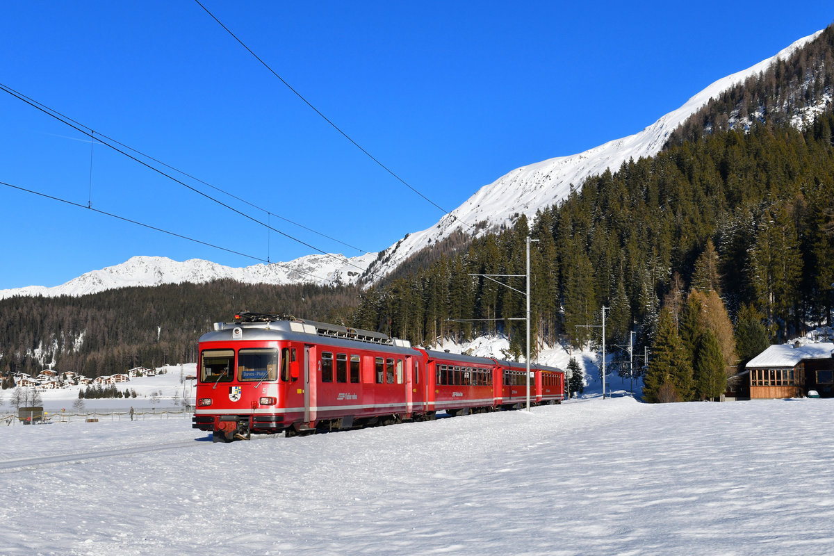Be 4/4 512 am 13.01.2018 bei Davos Dorf. 