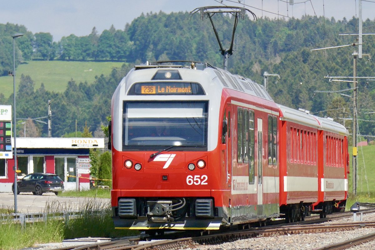 Be 4/4 652  Le Machaon  der CJ am 28.5.20 kurz vor der Einfahrt in Le Noirmont.