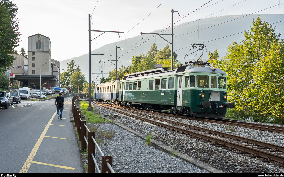 Be 4/4 761  Wellensittich  der BLS-Stiftung mit einem EW I A am 14. September 2019 bei der Einfahrt in den Bahnhof Därligen unterwegs mit dem indischen Präsidenten Ram Nath Kovind von Zweisimmen nach Interlaken.