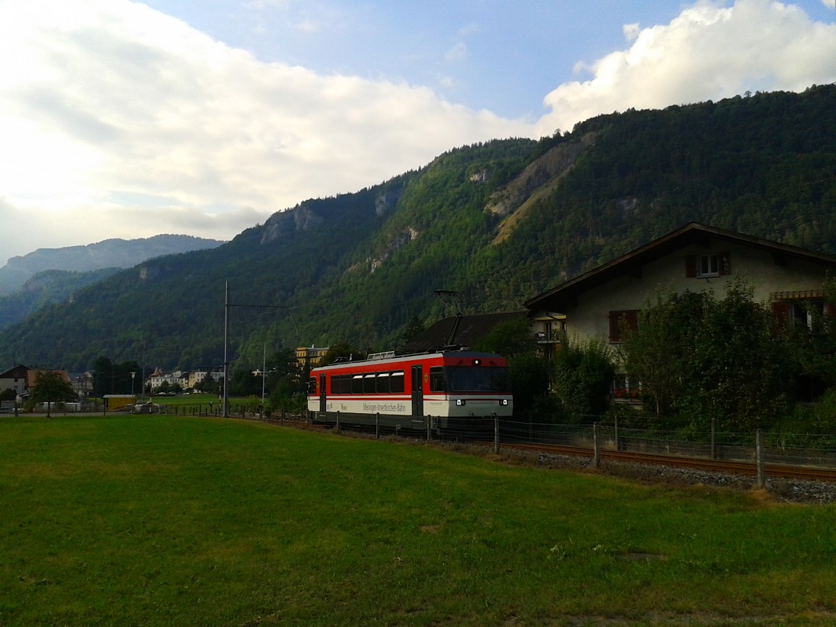 Be 4/4 8 als R 9948 (Meiringen - Innertkirchen) am 23.7.2015 kurz vor der Haltestelle Meiringen Alpbach.
