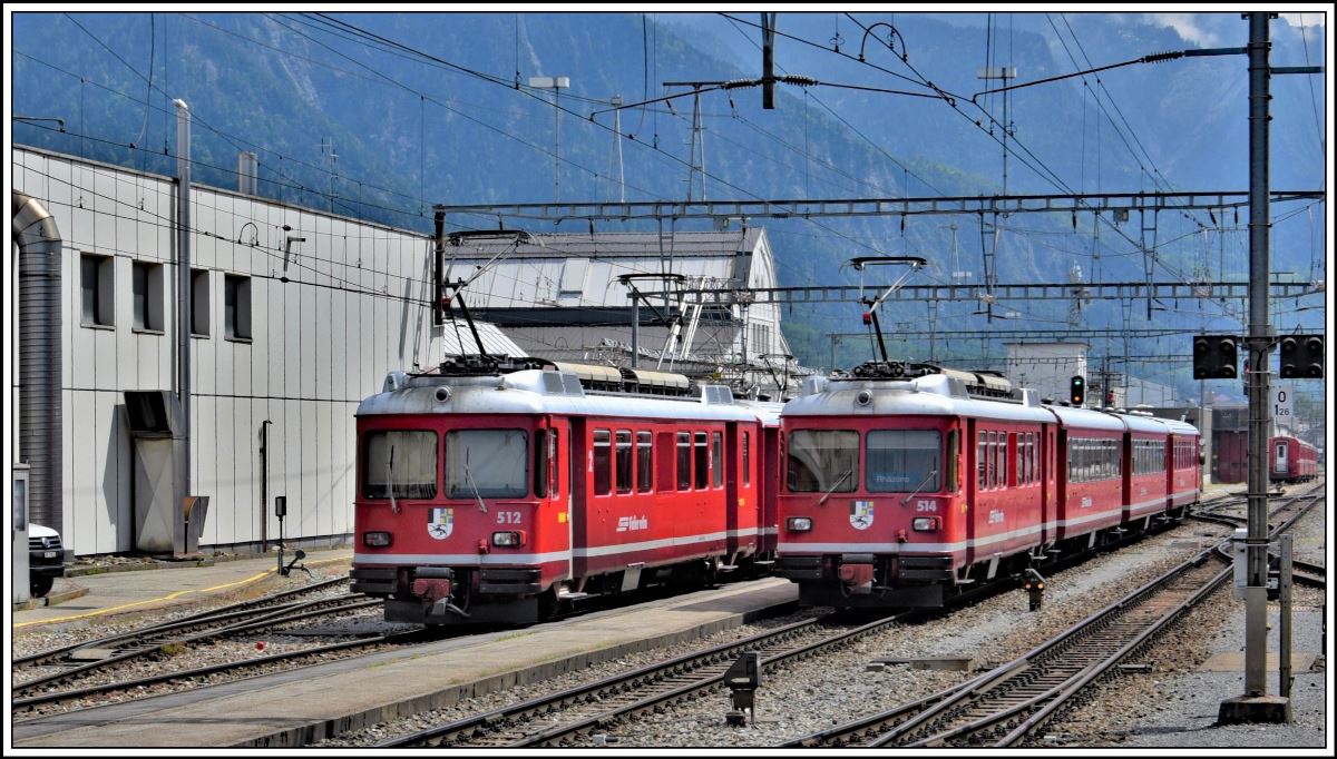 Be 4/4 Vorortpendelzug 512 abgestellt und 514 als S1 1523 nach Rhäzüns in Landquart. (12.05.2020)