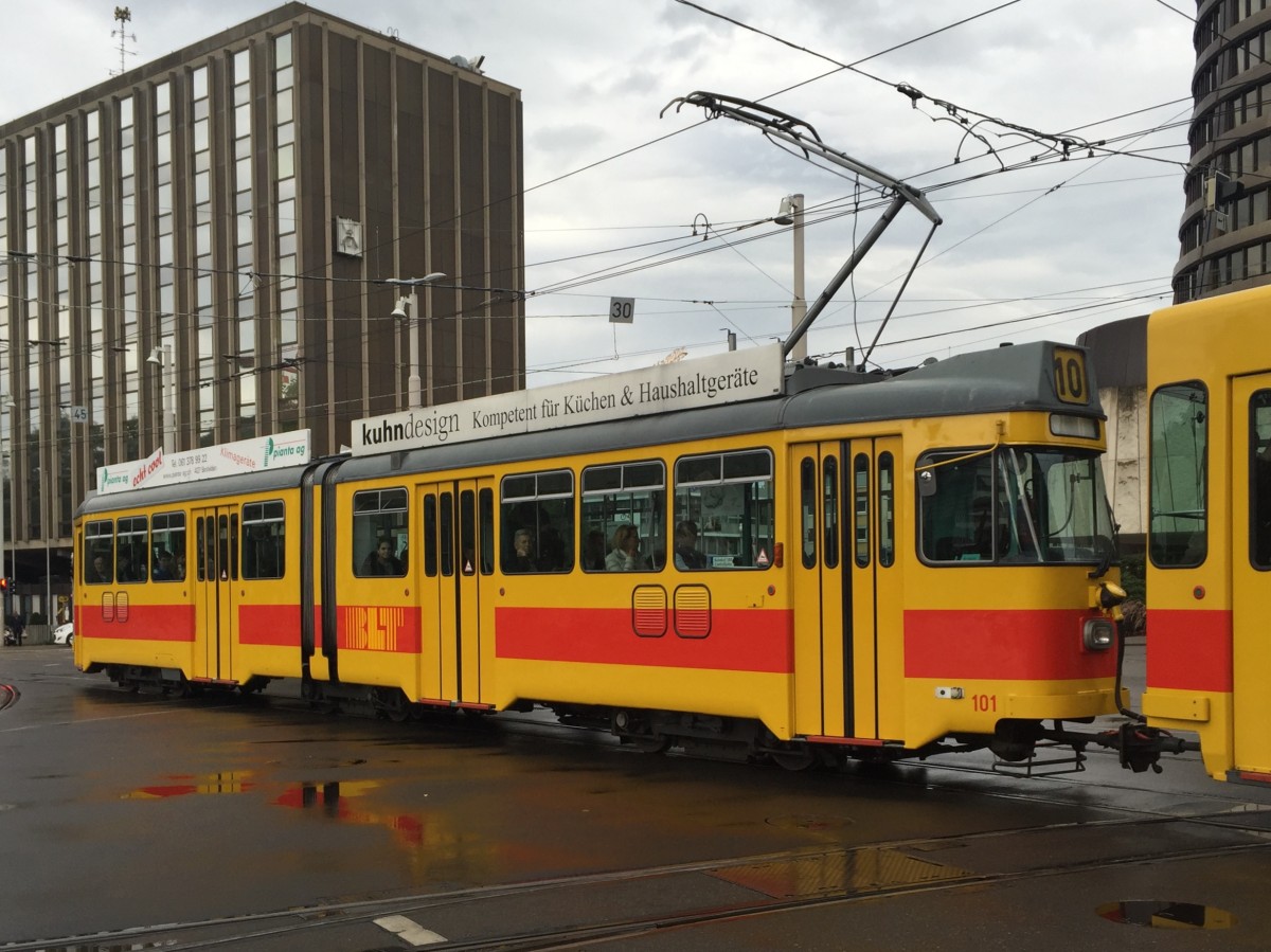 Be 4/6 101 unterwegs auf der Linie 10 am Bhf. SBB, 22.09.2015