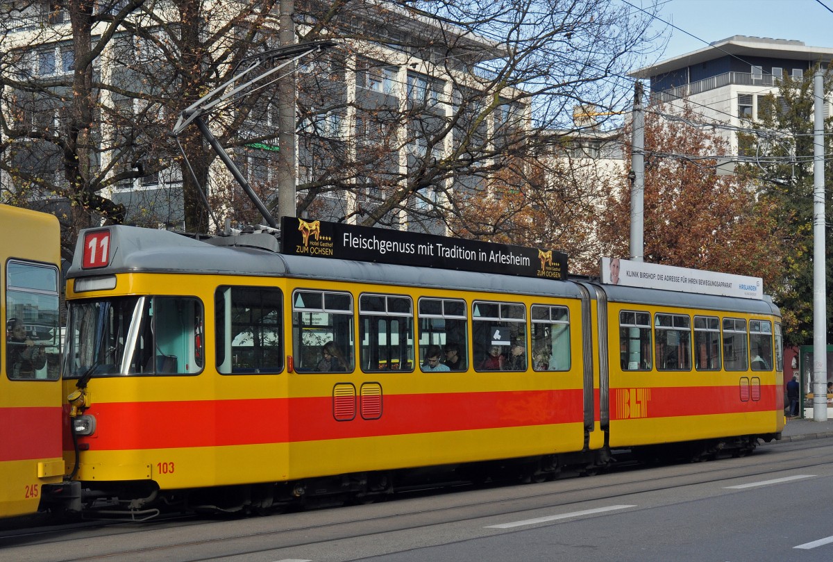 Be 4/6 103 auf der Linie 11 verlässt die Haltestelle am Aeschenplatz. Die Aufnahme stammt vom 15.11.2015.