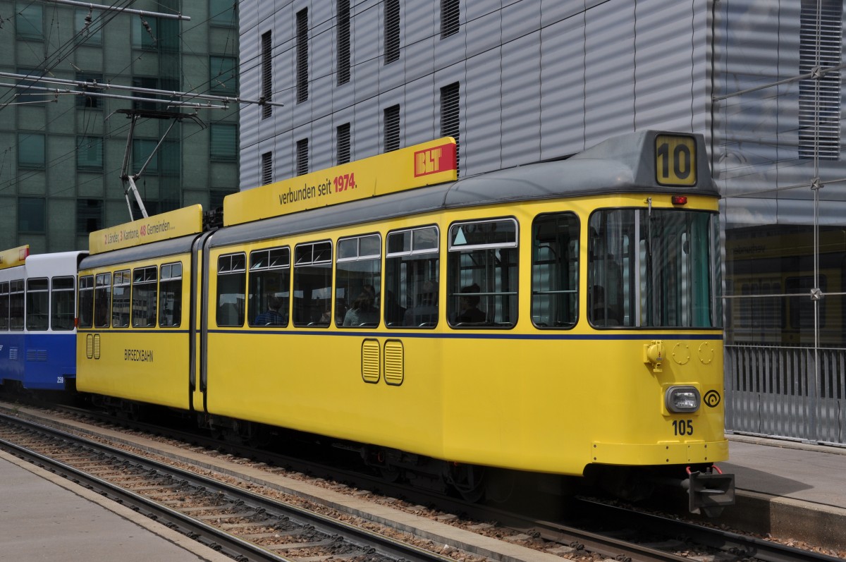 Be 4/6 105 im BEB Look auf der Linie 10 bedient die Haltestelle Peter Merian. Die Aufnahme stammt vom 16.08.2014.