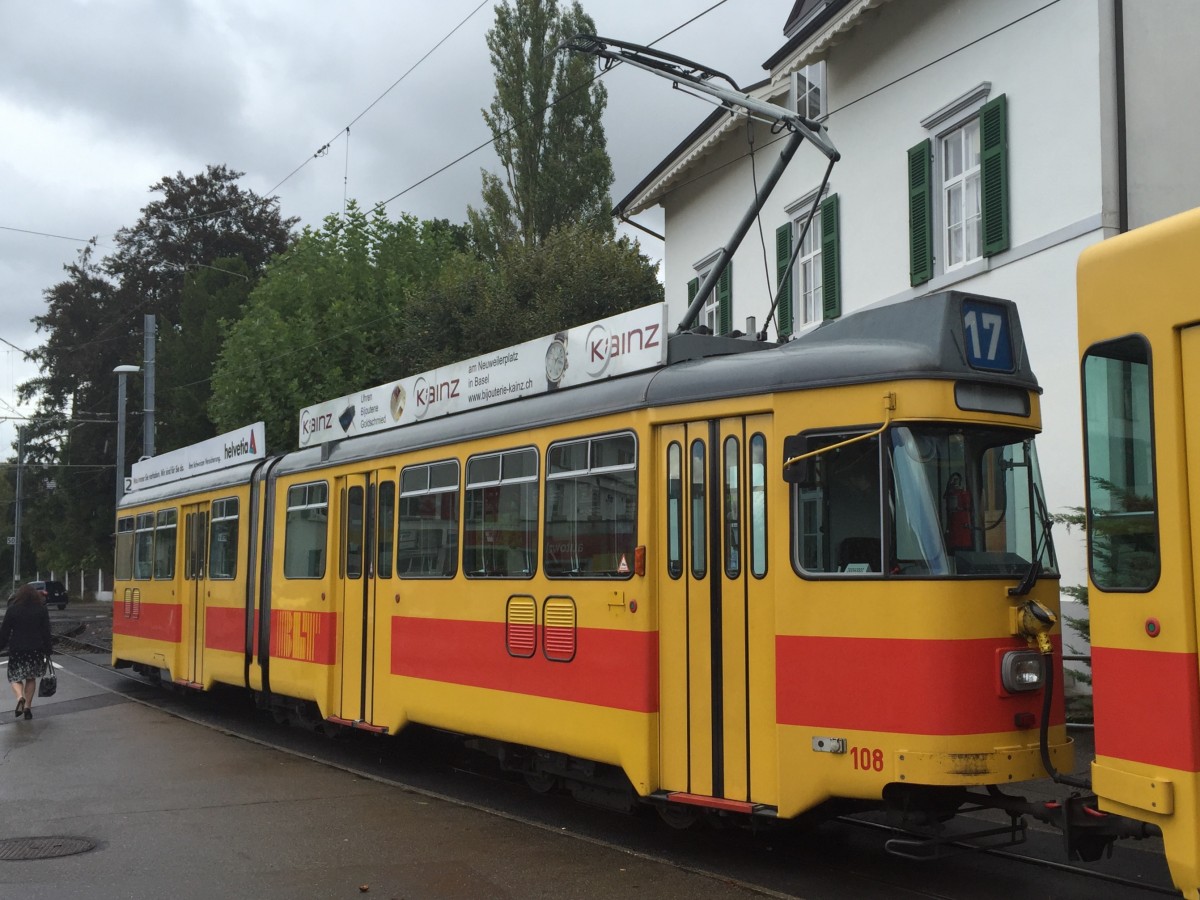 Be 4/6 108 unterwegs auf der Linie 17 in Ettingen, 19.09.2015 