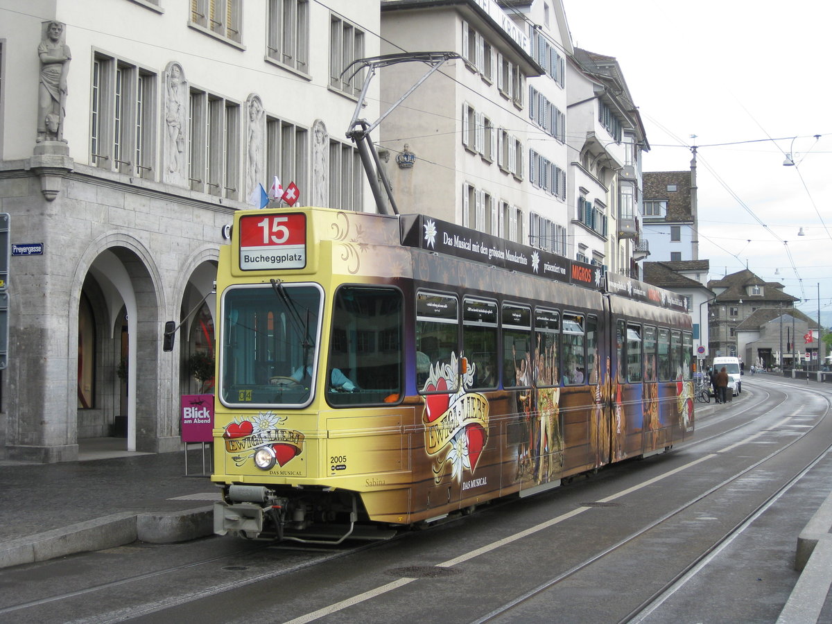 Be 4/6 2005 bei der Rudolf-Brun-Brücke am 08.05.2009.