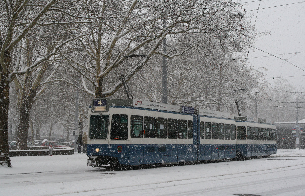 Be 4/6 2041 zwischen Bellevue und Opernhaus am 31.01.2010.