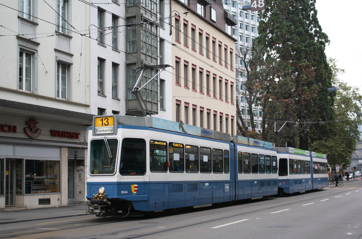 Be 4/6 2044+2080 bei der Haltestelle Tunnelstrasse am 22.10.2010.