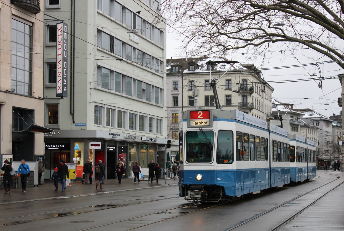 Be 4/6 2047 vor dem Bellevue am 14.01.2017.