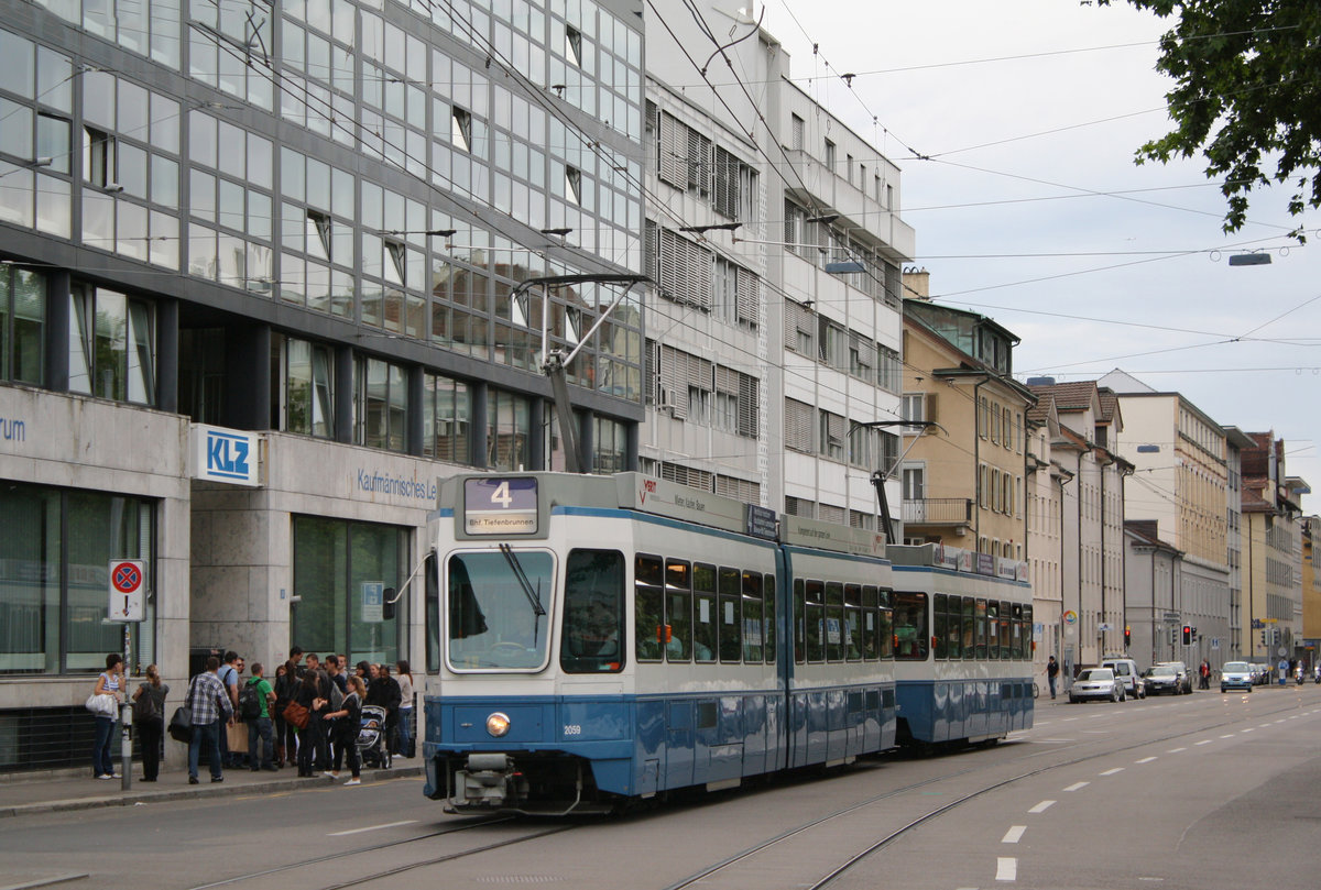 Be 4/6 2059 vor der Haltestelle Sihlquai/HB am 10.06.2009.