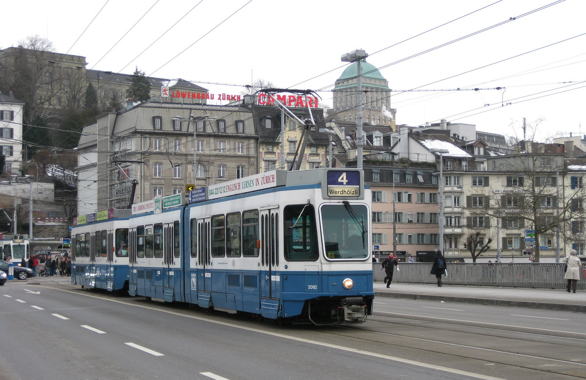 Be 4/6 2092 beim Central am 20.02.2009.