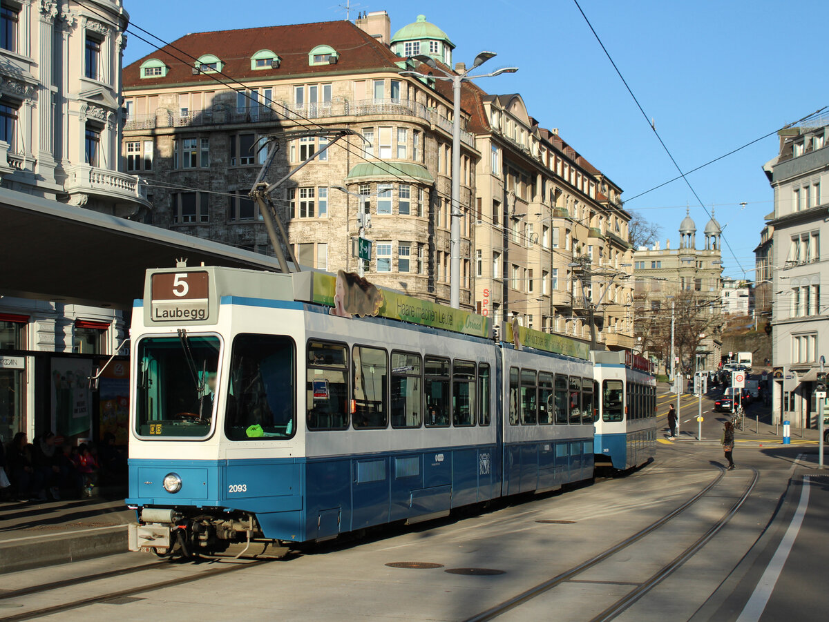 Be 4/6 2093 + Be 2/4 2428 beim Bellevue am 29.01.2018.