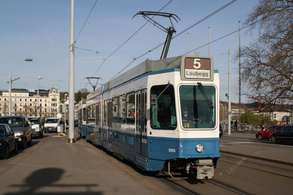 Be 4/6 2093 beim Bürkliplatz am 05.04.2011.