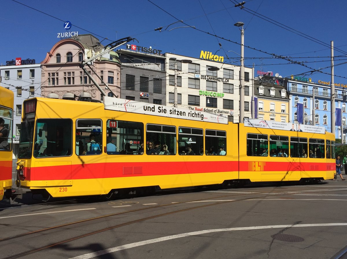 Be 4/6 230 unterwegs auf der Linie 11 am Bahnhof SBB. Die Aufnahme stammt vom 13.08.2016