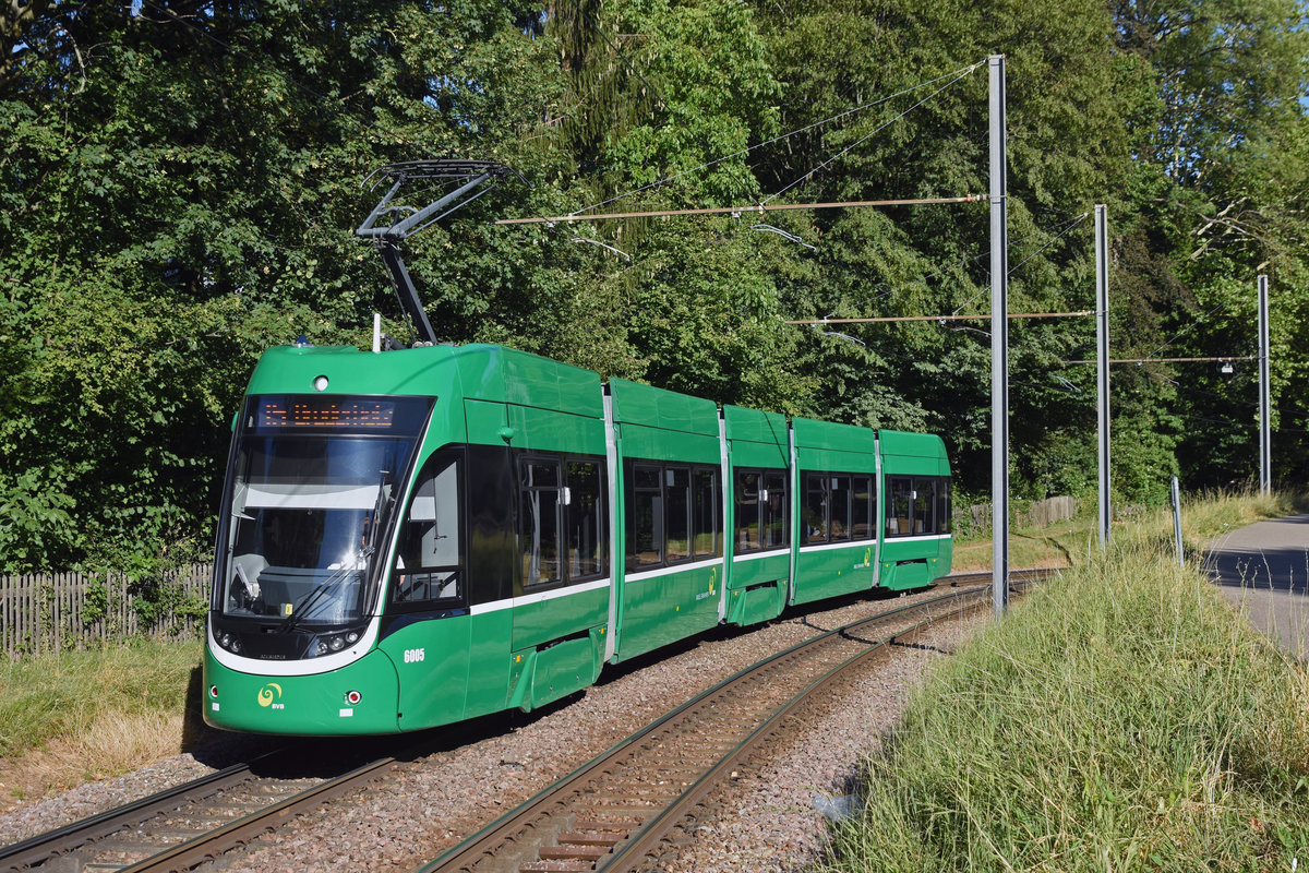Be 4/6 6005, auf der Linie 15, fährt zur Haltestelle Lerchenstrasse. Die Aufnahme stammt vom 11.08.2018.