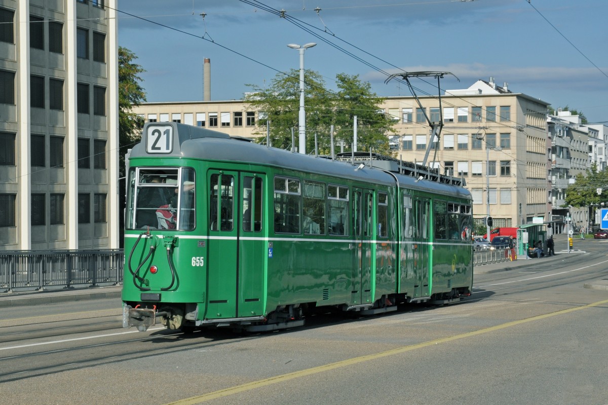 Be 4/6 655 auf der Linie 21 fährt zur Haltestelle Dreirosenbrücke. Die Aufnahme stammt vom 22.08.2014.