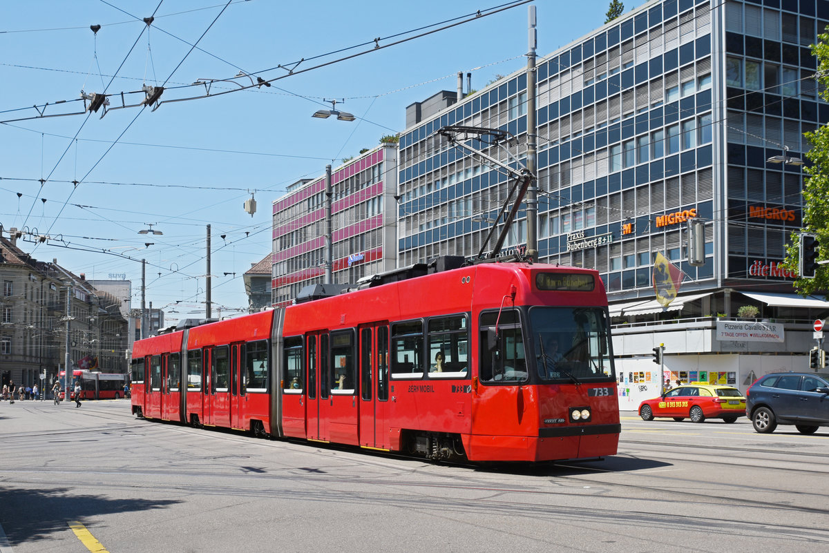 Be 4/6 733 Vevey Tram, auf der Linie 3, fährt zur Haltestelle beim Bahnhof Bern. Die Aufnahme stammt vom 24.06.2020.
