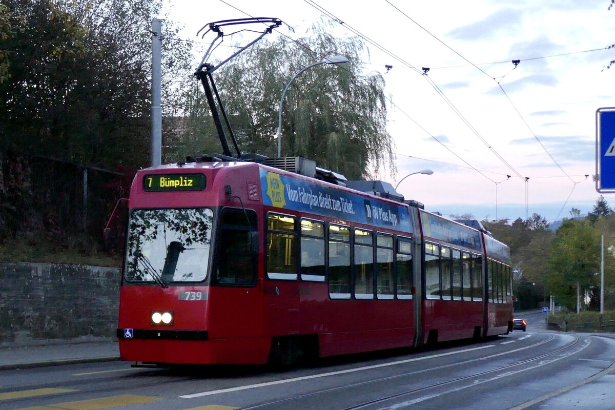 Be 4/6 739 von BERNMOBIL am 3.1.23 kurz vor der Endhaltestelle in Bümpliz.