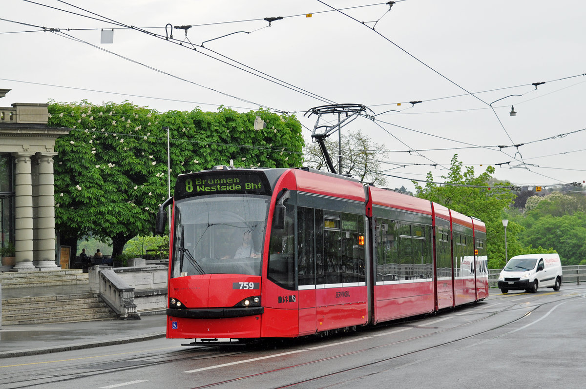Be 4/6 759, auf der Linie 8, fährt zur Haltestelle beim Casinoplatz. Die Aufnahme stammt vom 09.05.2016.
