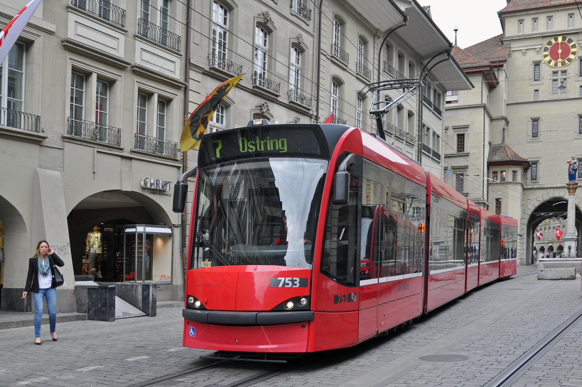 Be 4/6 Combino 753, auf der Linie 7 in der Marktgasse. Die Aufnahme stammt vom 09.05.2016.