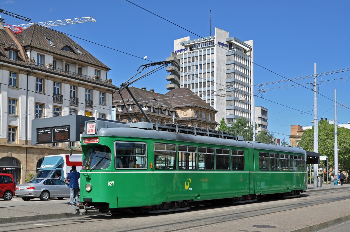 Be 4/6 Düwag 627 hält mit der Fahrschule an der Haltestelle Badischer Bahnhof. Die Aufnahme stammt vom 06.05.2015.