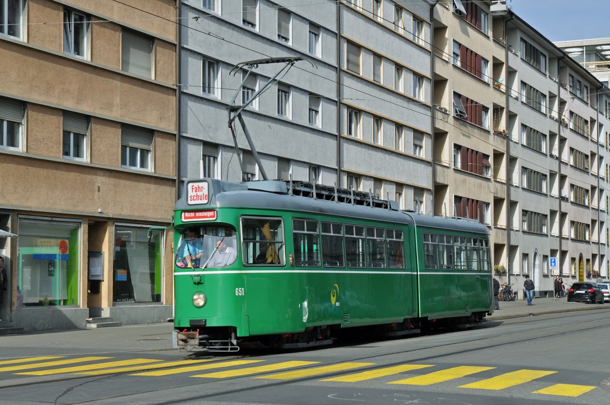 Be 4/6 Düwag 656 ist mit der Fahrschule unterwegs. Hier steht der Wagen an der Haltestelle Gewerbeschule. Die Aufnahme stammt vom 05.03.2015.