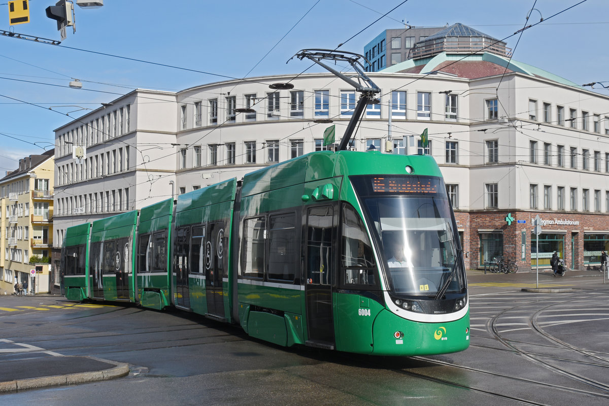 Be 4/6 Flexity 6004, auf der Linie 16, fährt zur Haltestelle Markthalle. Die Aufnahme stammt vom 09.03.2020.