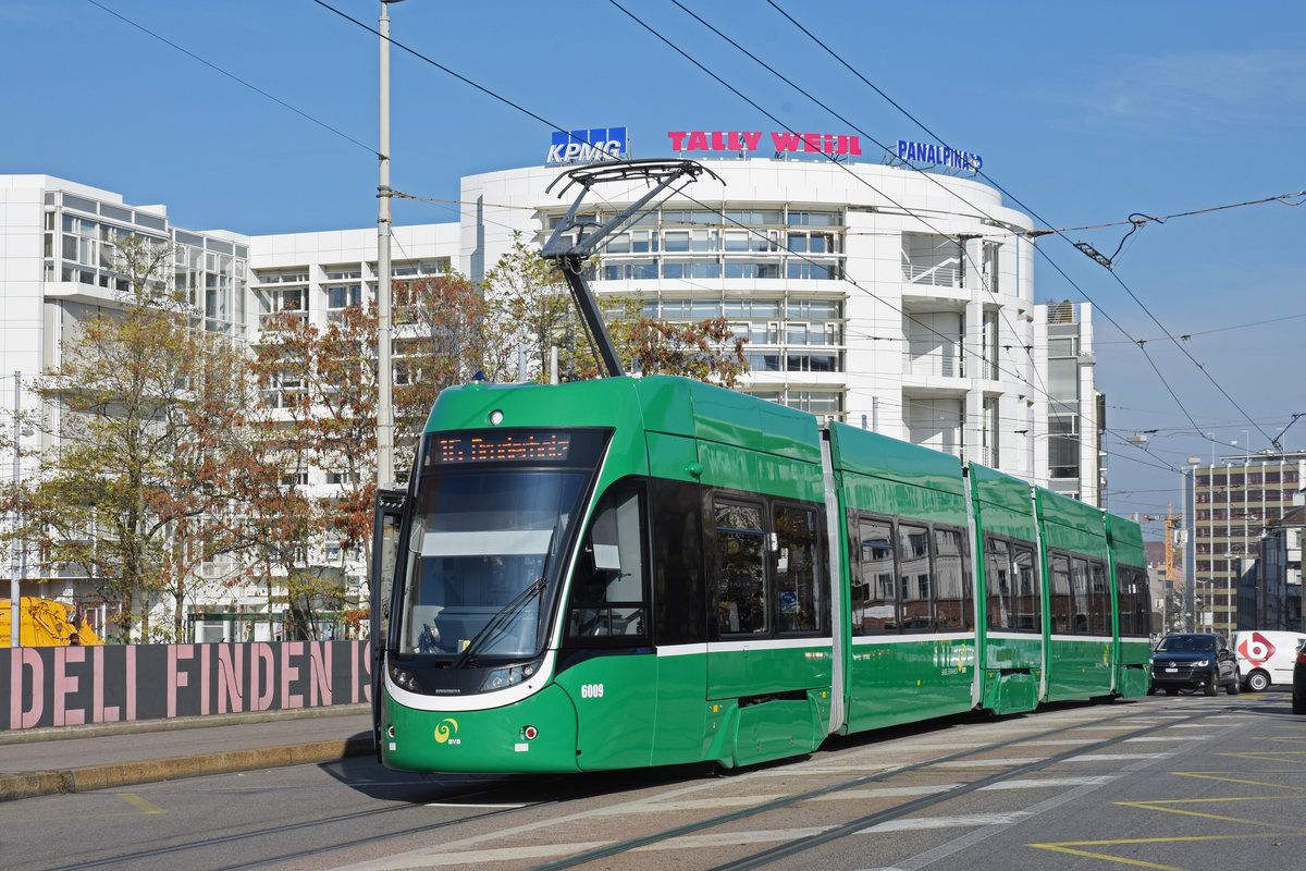 Be 4/6 Flexity 6009, auf der Linie 16, bedient die Haltestelle Markthalle. Die Aufnahme stammt vom 05.11.2018.