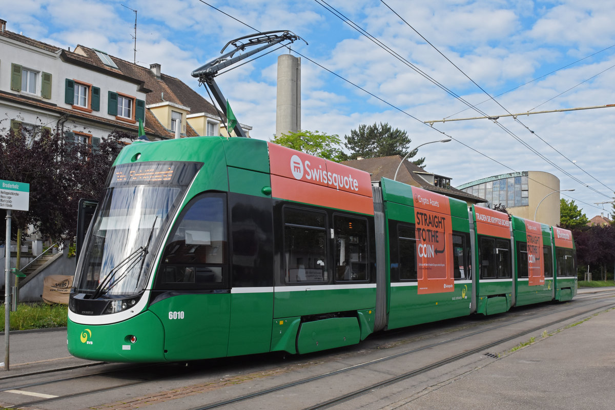 Be 4/6 Flexity 6010, auf der Linie 16, wartet an der Endstation auf dem Bruderholz. Die Aufnahme stammt vom 20.06.2020.