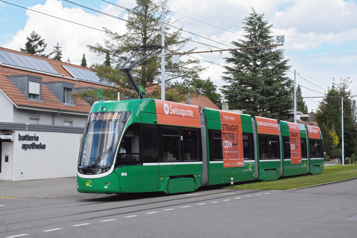 Be 4/6 Flexity 6010, auf der Linie 15 fährt zur Endstation auf dem Bruderholz. Die Aufnahme stammt vom 20.06.2020.