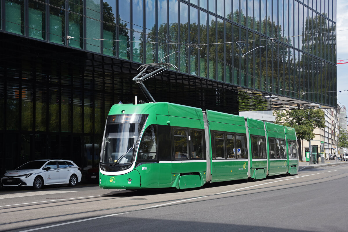 Be 4/6 Flexity 6010, auf der Linie 2, f�hrt am 10.08.2026 zur Haltestelle Messeplatz. Aufnahme Basel.