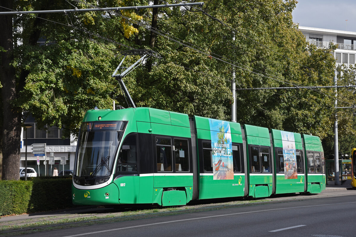 Be 4/6 Flexity 6017, auf der wegen einer Baustelle umgeleiteten Linie 3, verl�sst am 21.09.2026 die Haltestelle am Aeschenplatz. Aufnahme Basel.
