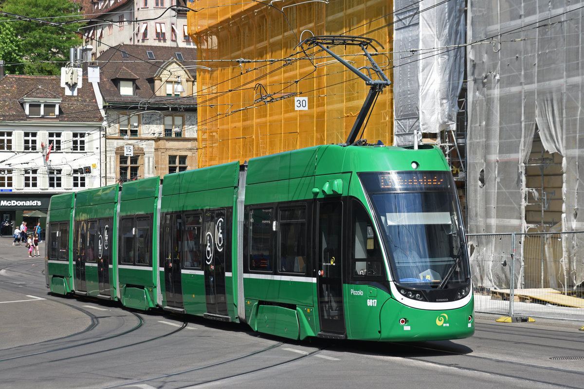 Be 4/6 Flexity 6017  PICCOLO , auf der Linie 15, fährt den Steinenberg hoch zur Haltestelle Bankverein. Die Aufnahme stammt vom 02.07.2019.