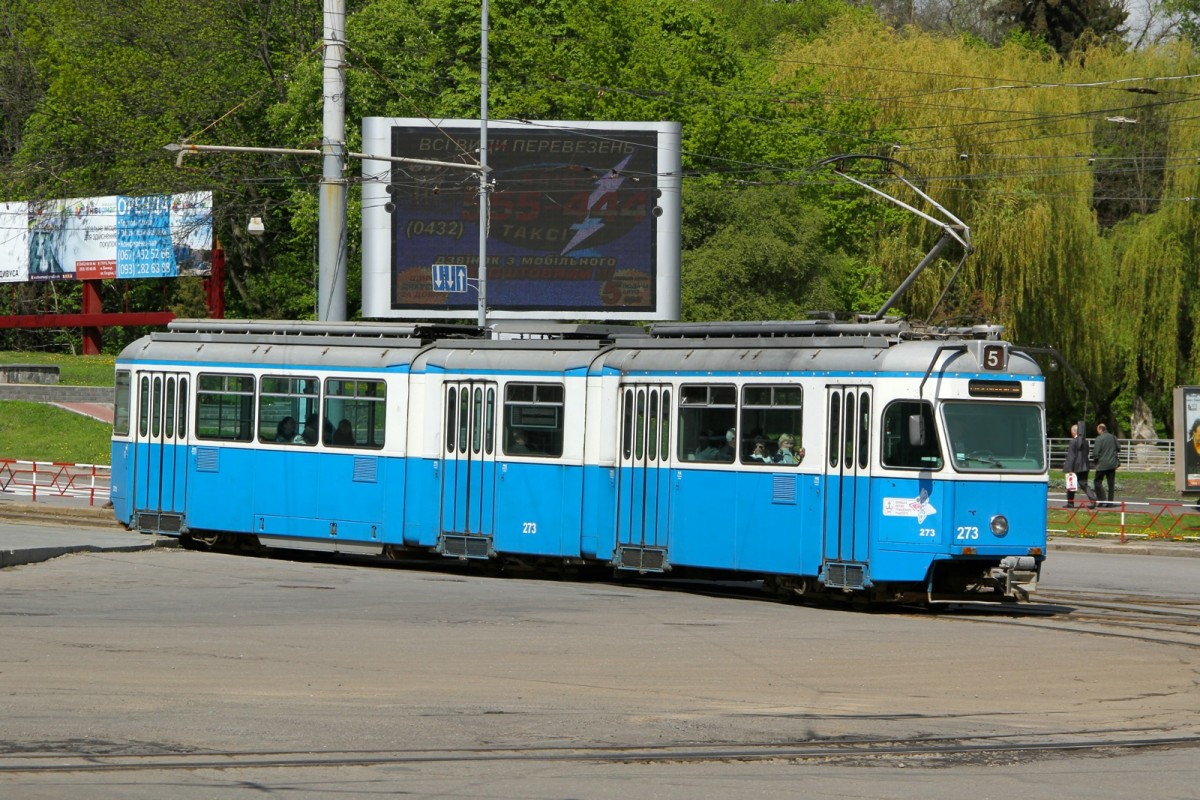 Be 4/6 Mirage ex Zürich fährt in Vinnitsa durch die Stadt.
273 am 3 Mai 15.