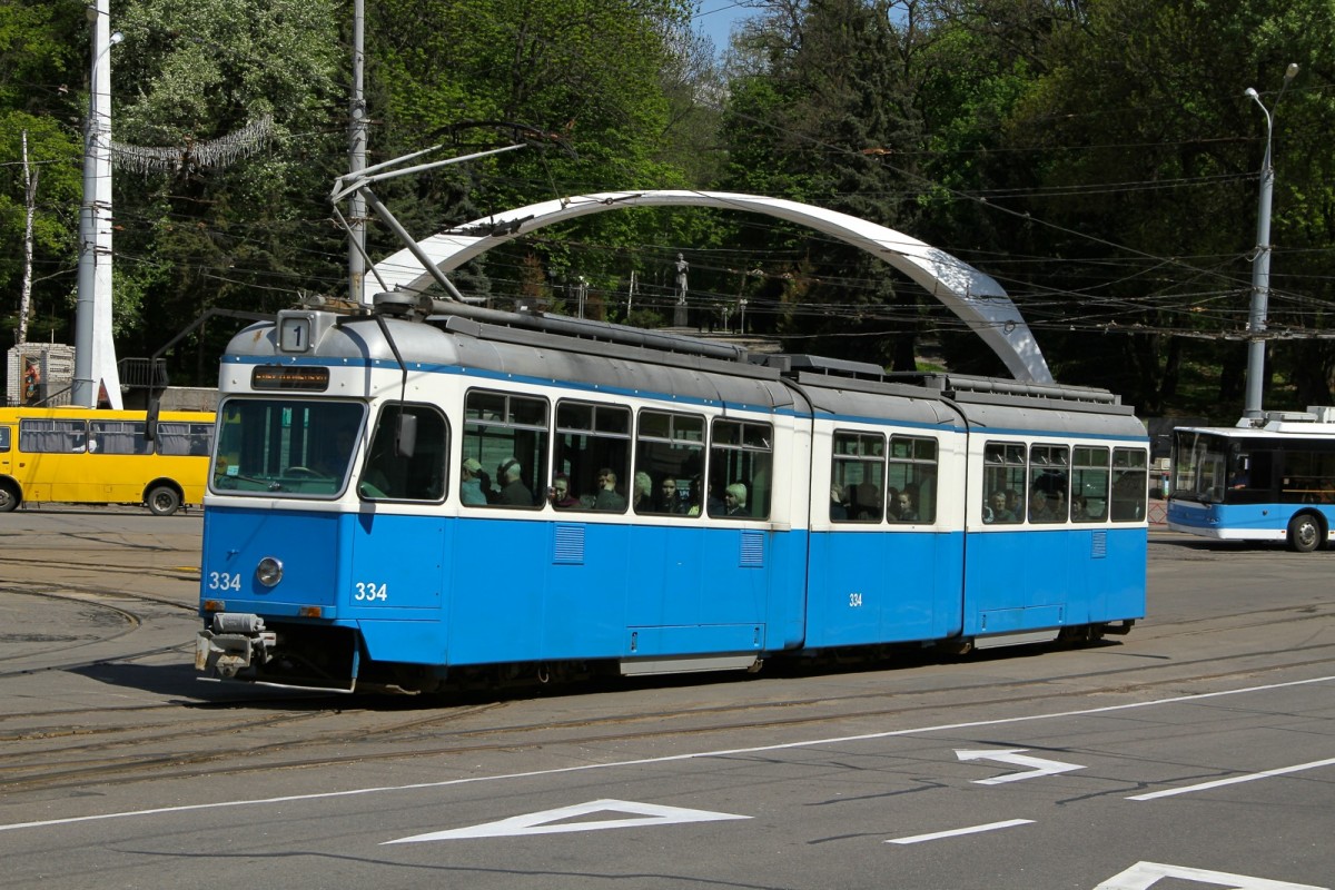 Be 4/6 Mirage ex Zürich fährt in Vinnitsa langsam Bergauf. 3.5.15