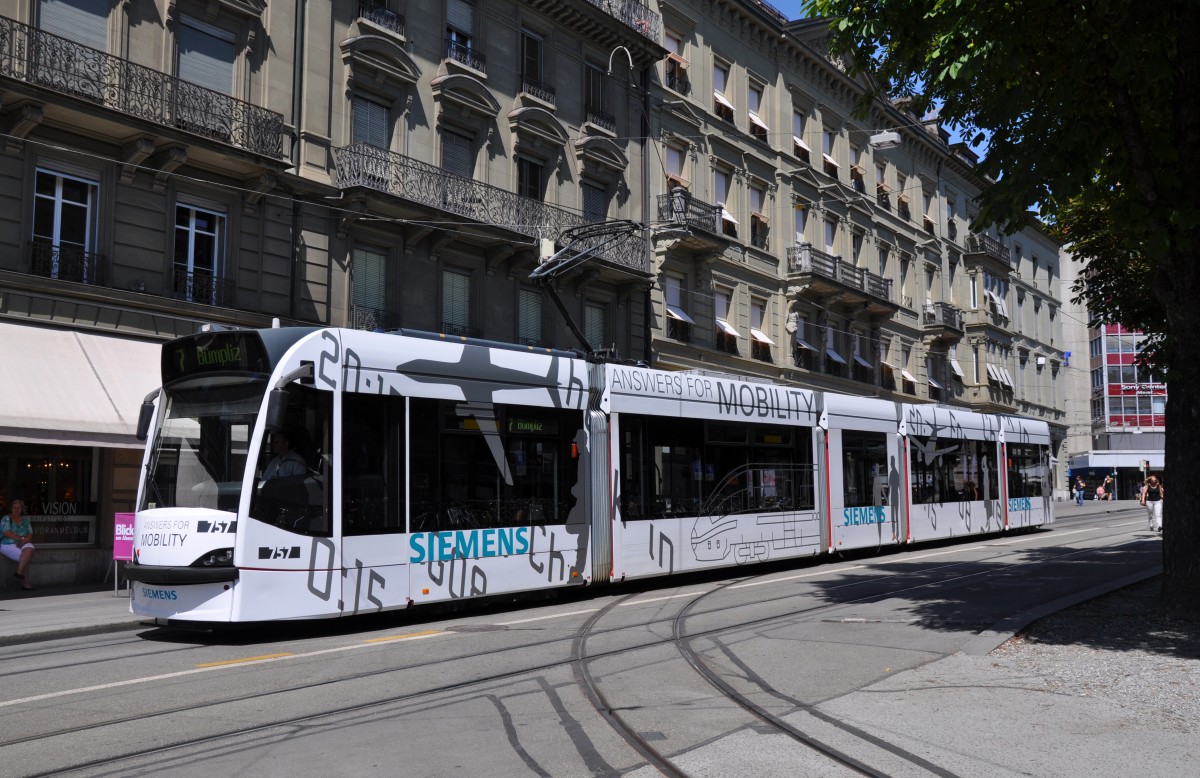 Be 4/6 mit der Betriebsnummer 757 und der Siemens Vollwerbung auf der Linie 7 am Bubenbergplatz in Bern. Die Aufnahme stammt vom 05.08.2013.