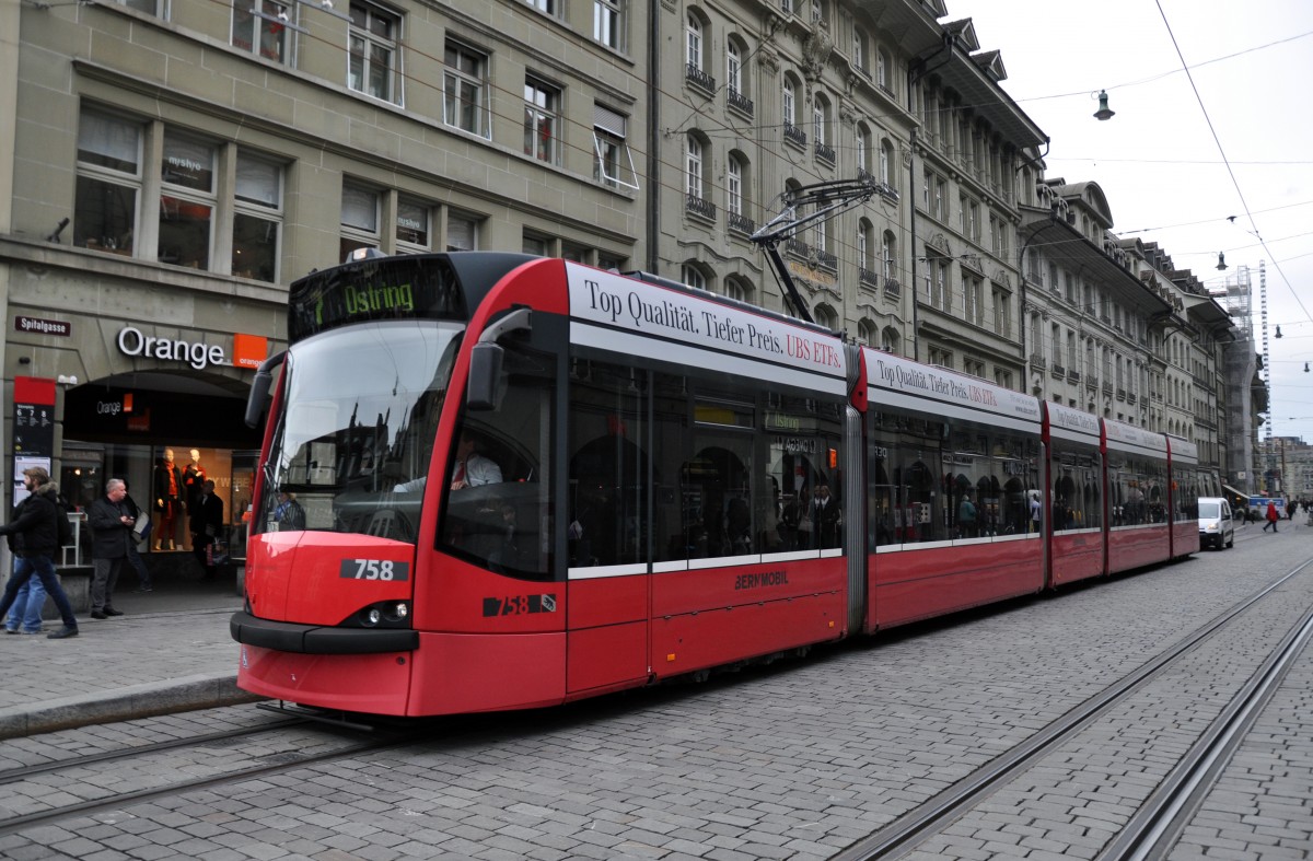 Be 4/6 mit der Betriebsnummer 758 in der Spitalgasse auf der Linie 7. Die Aufnahme stammt vom 08.11.2013.