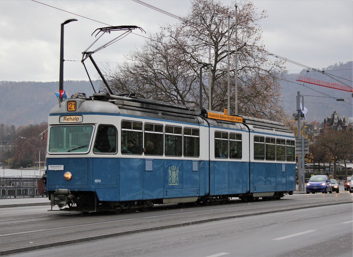 Be 4/6 Nr. 1674 unterwegs am 26. November 2017 auf der Museumslinie 21 zwischen Zürich Bürkliplatz und Zürich Bellevue bei der 1. Rundfahrt.