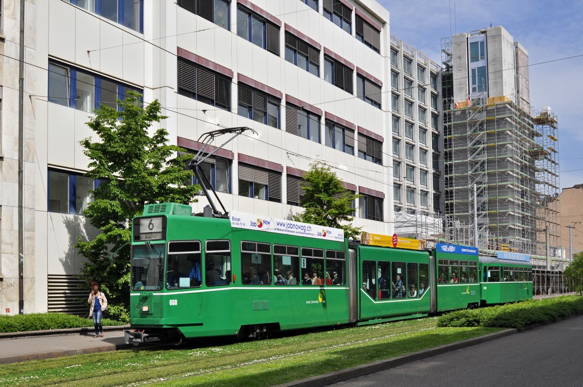 Be 4/6 S 660 zusammen mit dem B 1450 auf der Linie 6 fahren zur Haltestelle Gewerbeschule. Die Aufnahme stammt vom 20.04.2015.