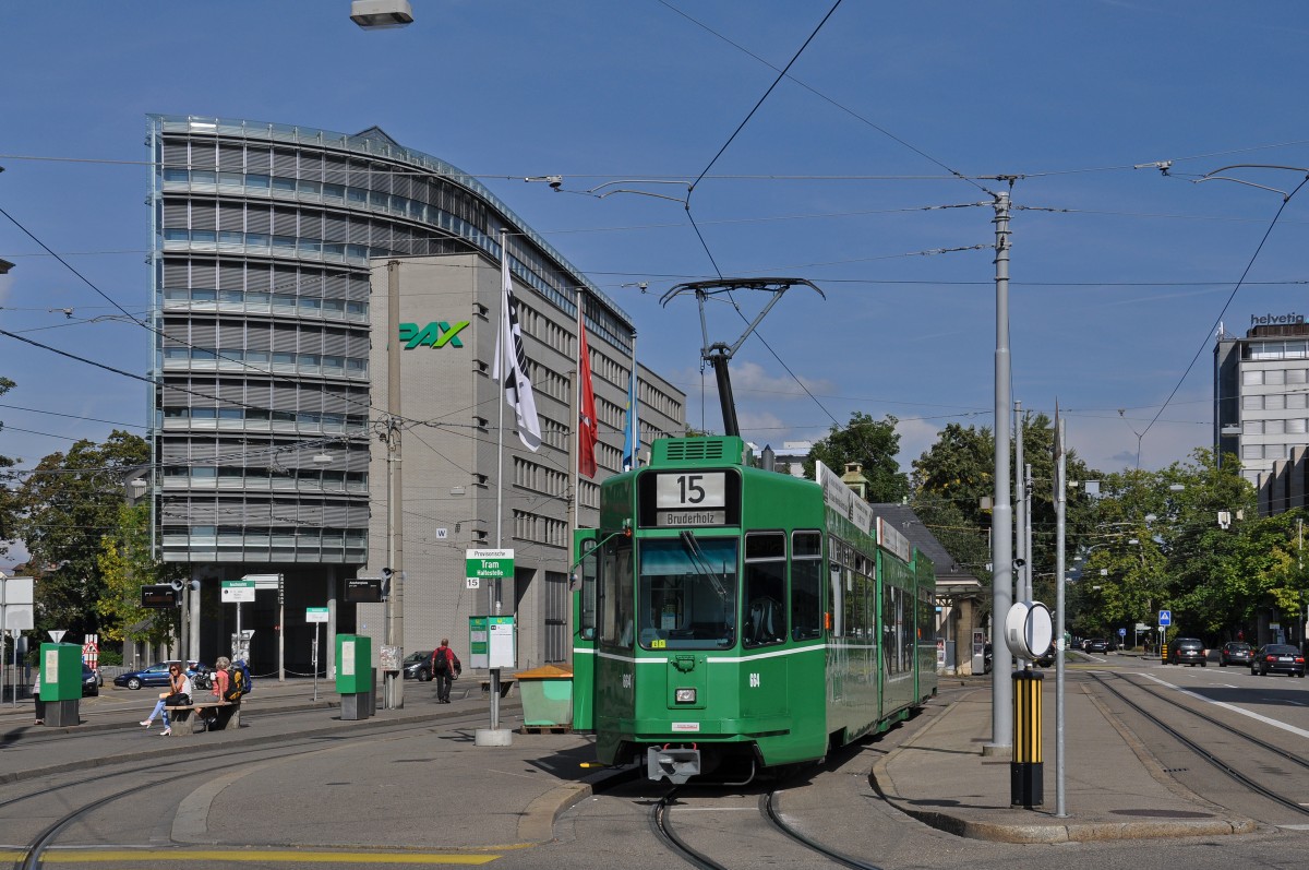 Be 4/6 S 664 bedient am Aeschenplatz die provisorische Haltestelle der Linie 15. Die Aufnahme stammt vom 07.09.2014.