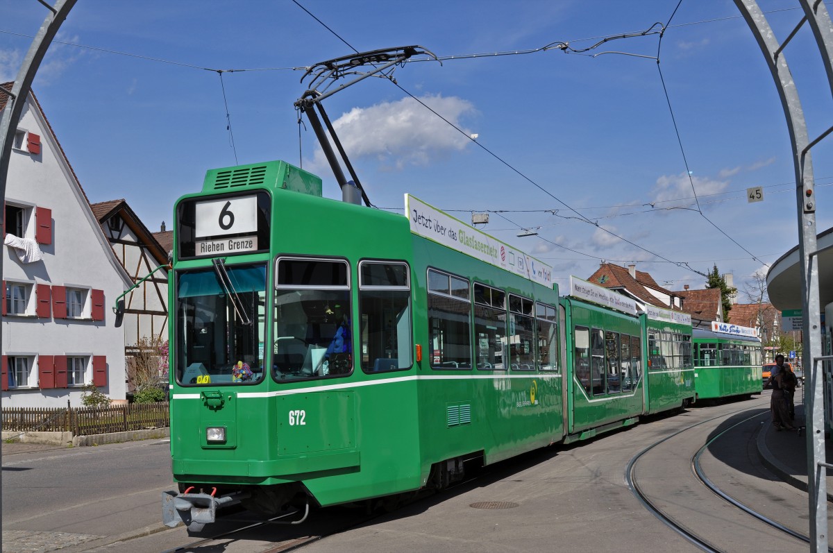 Be 4/6 S 672 zusammen mit dem B 1500 auf der Linie 6 stehen an der Endstation in Allschwil. Die Aufnahme stammt vom 13.04.2015.