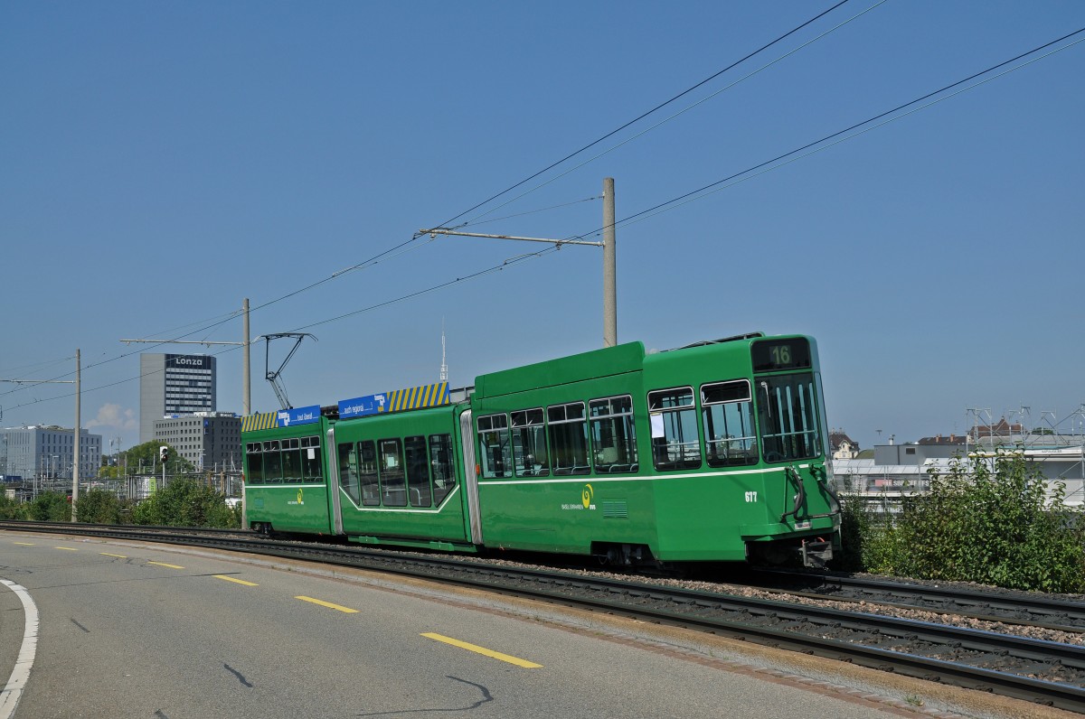 Be 4/6 S 677 auf der Linie 16 fährt zur provisorischen Endhaltestelle beim Depot Dreispitz. Die Aufnahme stammt vom 08.09.2014.