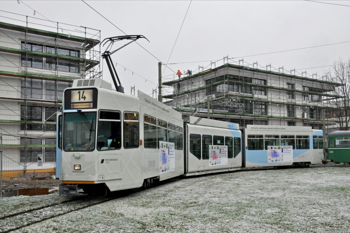 Be 4/6 S 683 auf der Linie 14 mit der Pro Innerstadt Werbung wendet an einem trüben Tag in der Schlaufe bei Pratteln. Die Aufnahme stammt vom 20.01.2015.