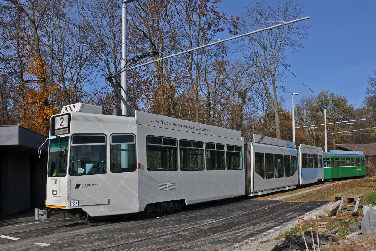 Be 4/6 S 683 Mit der Pro Innerstadt Werbung auf der Linie 2 wartet in der Schlaufe am Eglisee. Die Aufnahme entstand am 24.11.2014 als noch keine Werbebilder an den Seiten angebracht waren. 